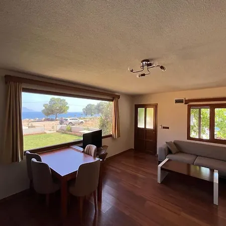 Vakantiehuis Two Bedroom House By The Sea In The Village Of Mazi *